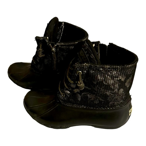 Sperry saltwater duck boots in size 8. Black lace pattern. Excellent condition. - Picture 3 of 6